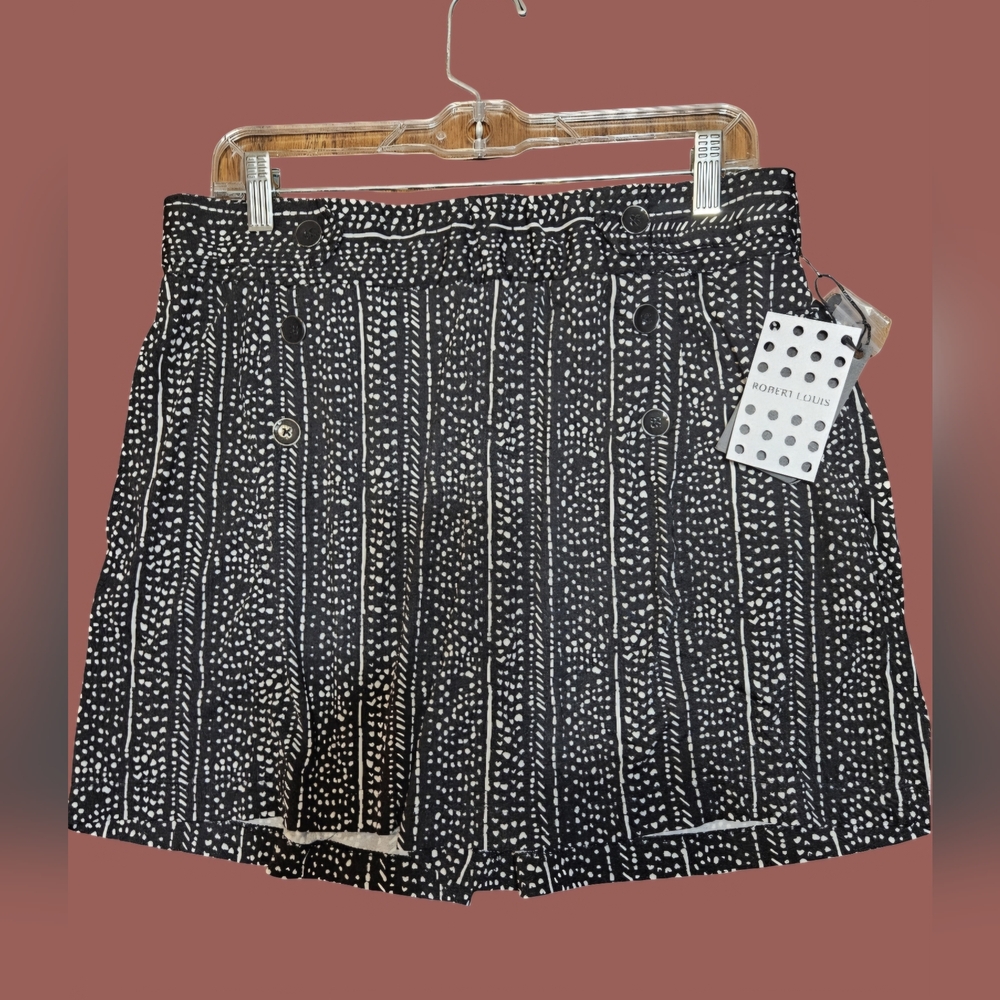 NWT Robert Louis Black and White Patterned Shorts With Elastic Waist